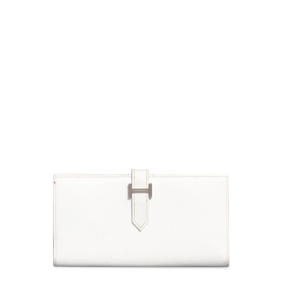 HERMÈS: WHITE EPSOM CLASSIC BEARN WALLET 2006: HERMÈS: WHITE EPSOM CLASSIC BEARN WALLET 2006 • Palladium Hardware Footnotes: OVERALL CONDITION: Good | Light surface scratches to hardware. Red color transfer on front exterior. The Condit