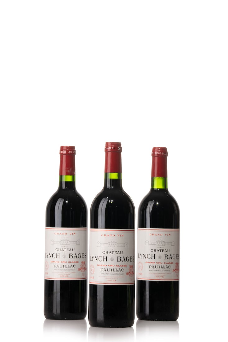 Château Lynch Bages, 1998 (11x 750ml): Château Lynch Bages, 1998 (11x 750ml) Region: Bordeaux Fill Level: 11x base neck Capsule: 4x scuffed Label: 1x stained, 1x slightly stained Packaging: in owc12, missing lid Lot to be sold