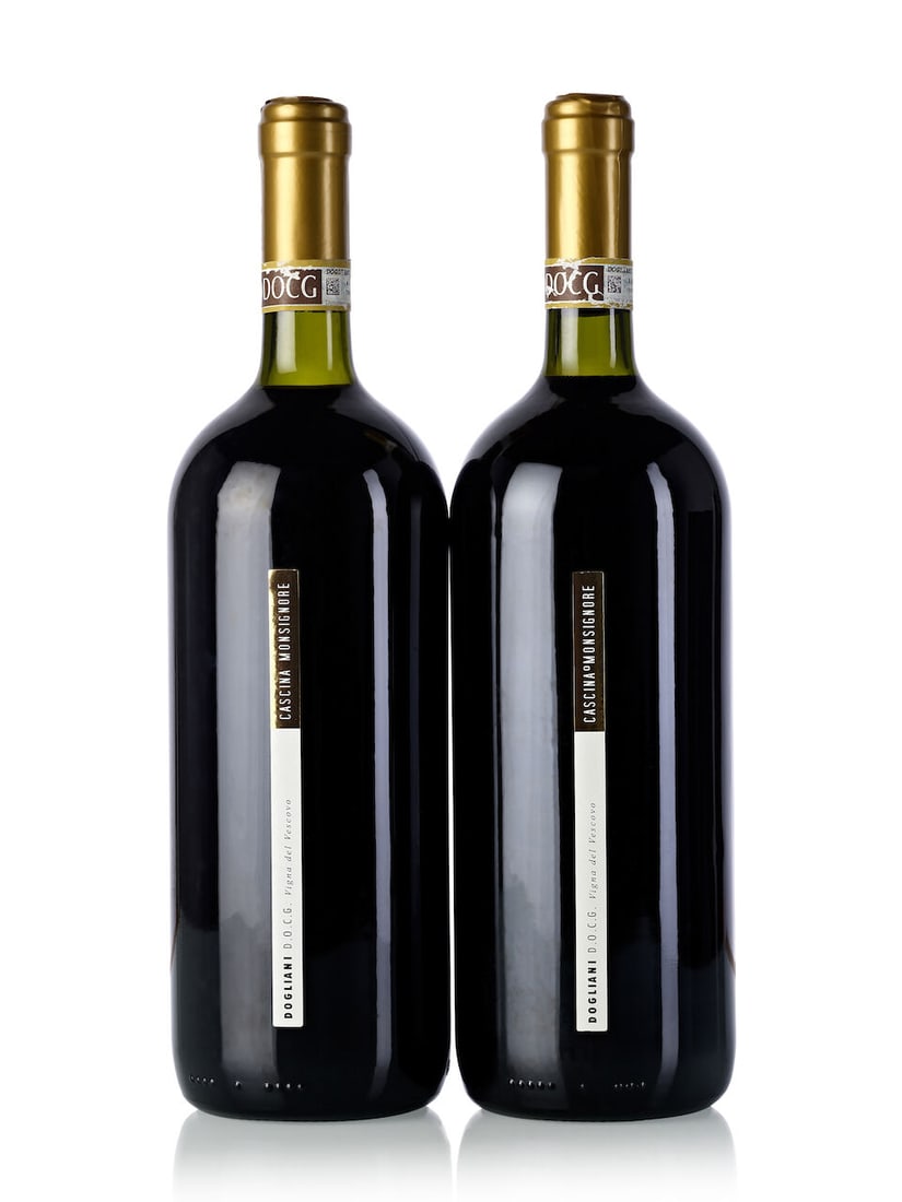 Cascina Monsignore Dogliani Vigna del Vescovo, 2011 (10x Magnum): Cascina Monsignore Dogliani Vigna del Vescovo, 2011 (10x Magnum) Region: Italy Fill Level: 10x very top shoulder Cork: 6x slightly protruded Label: 2x slightly marked, 3x slightly scuffed Lot to be so