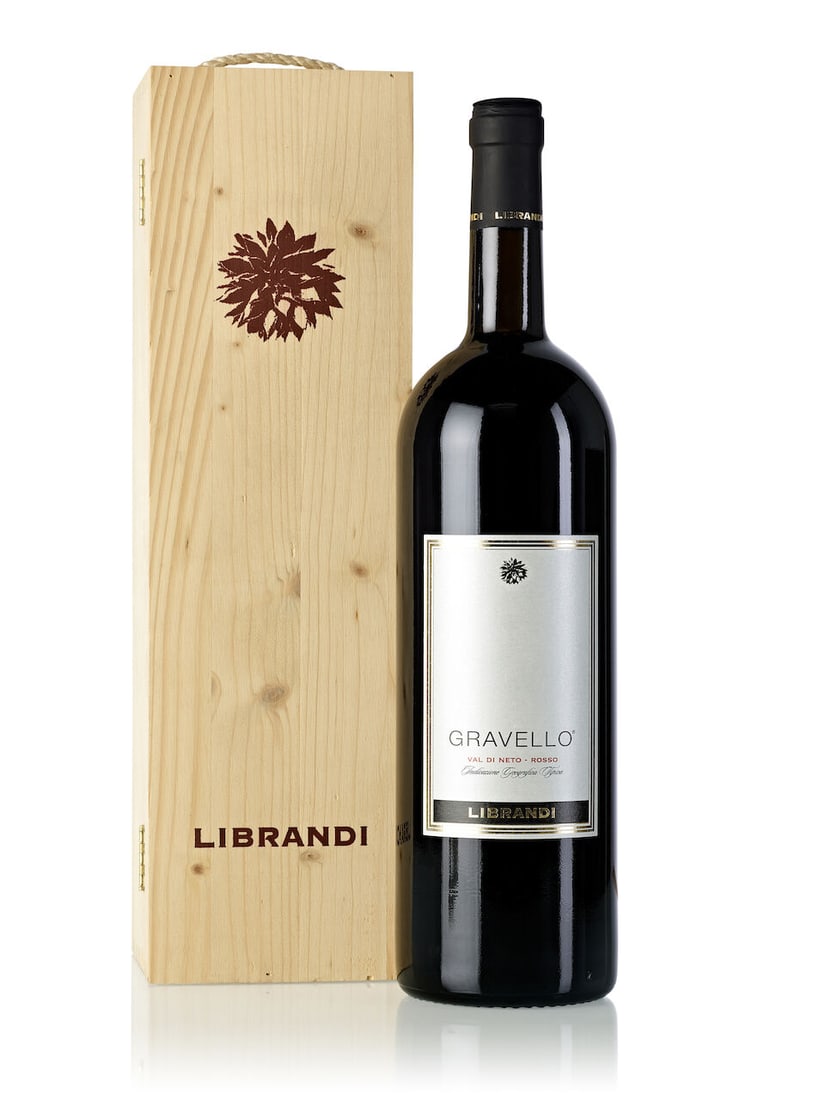 Librandi Val di Neto Gravello, 2011 (5x Magnum): Librandi Val di Neto Gravello, 2011 (5x Magnum) Region: Italy Capsule: 1x scuffed Label: 1x slightly marked Packaging: 3owc1 Lot to be sold without reserve. For further information on this lot please