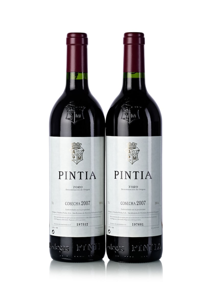 Vega Sicilia Pintia, 2007 (12x 750ml): Vega Sicilia Pintia, 2007 (12x 750ml) Region: Spain Label: 6x slightly marked, 1x marked, 1x slightly scuffed, 1x slightly torn Lot to be sold without reserve. For further information on this lot