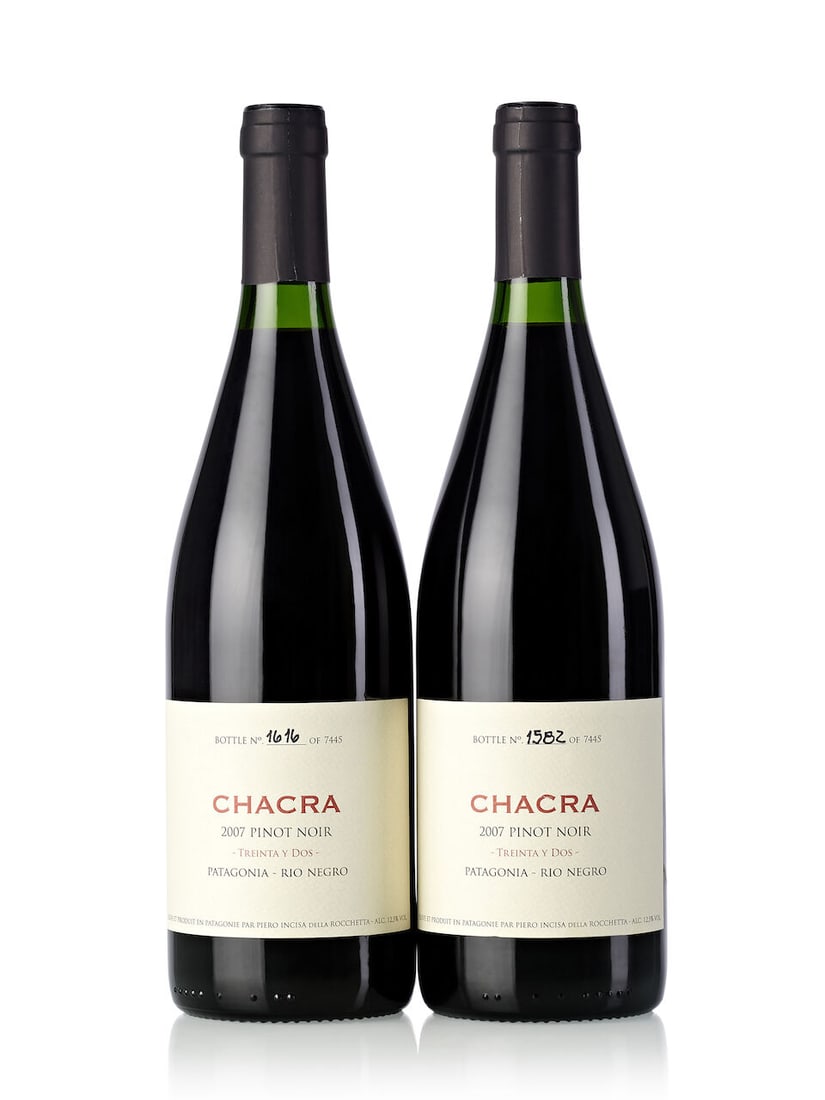 Bodegas Chacra Treinto y Dos Pinot Noir, 2007 (12x 750ml): Bodegas Chacra Treinto y Dos Pinot Noir, 2007 (12x 750ml) Region: Argentina Label: 5x slightly stained, 2x slightly marked, 2x slightly nicked Lot to be sold without reserve. For further information