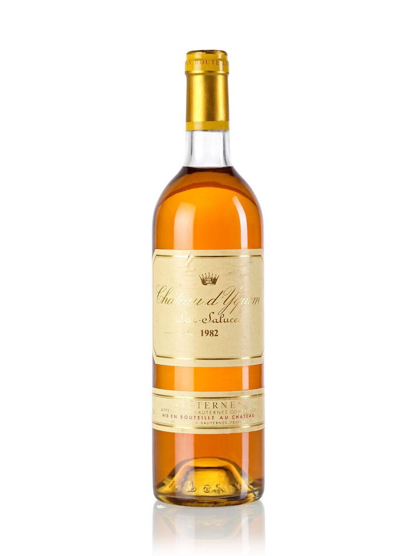 Château d'Yquem, 1982 (1x 750ml): Château d'Yquem, 1982 (1x 750ml) Region: Bordeaux Fill Level: very top shoulder Cork: signs of old seepage Label: wrinkled, slightly damp-stained, slightly scuffed For further information on