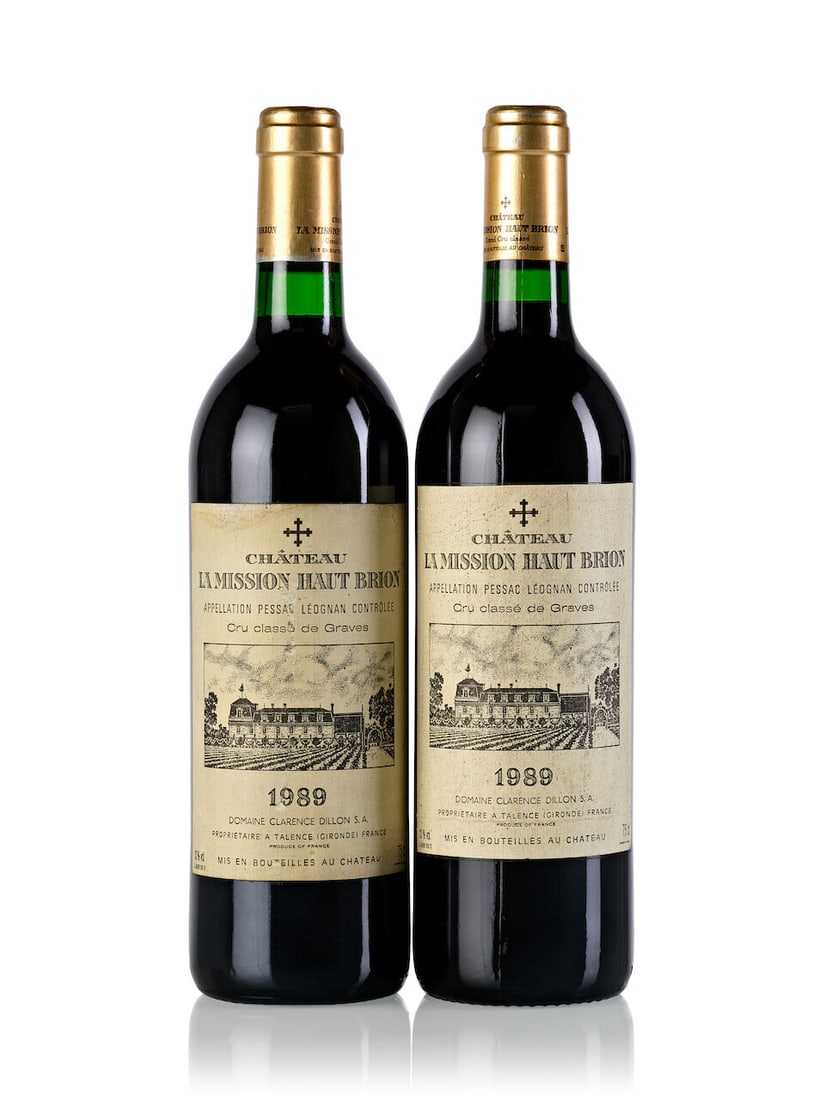 Château La Mission Haut Brion, 1989 (2x 750ml): Château La Mission Haut Brion, 1989 (2x 750ml) Region: Bordeaux Fill Level: 2x into neck Capsule: 1x slightly scuffed Label: 2x bin-soiled, 2x slightly wrinkled, 2x slightly scuffed For further i