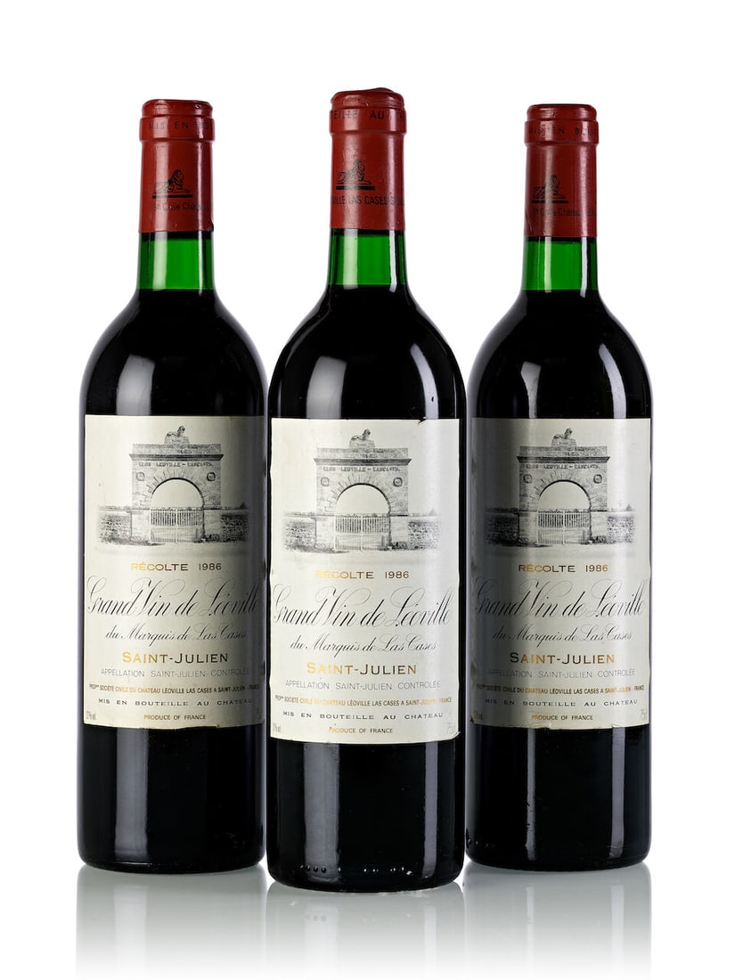 Château Léoville Las Cases, 1986 (3x 750ml): Château Léoville Las Cases, 1986 (3x 750ml) Region: Bordeaux Fill Level: 3x base neck Capsule: 2x slightly scuffed Label: 2x slighty nicked For further information on this lot please visit B