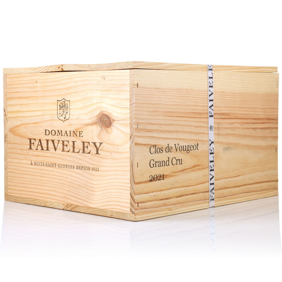Domaine Faiveley, Clos de Vougeot, 2021 (6 x 750ml): Domaine Faiveley, Clos de Vougeot, 2021 (6 x 750ml) Region: Côte de Nuits Packaging: original wooden case This lot is subject to the following lot symbols: Δ Δ VAT at the prevailing rat