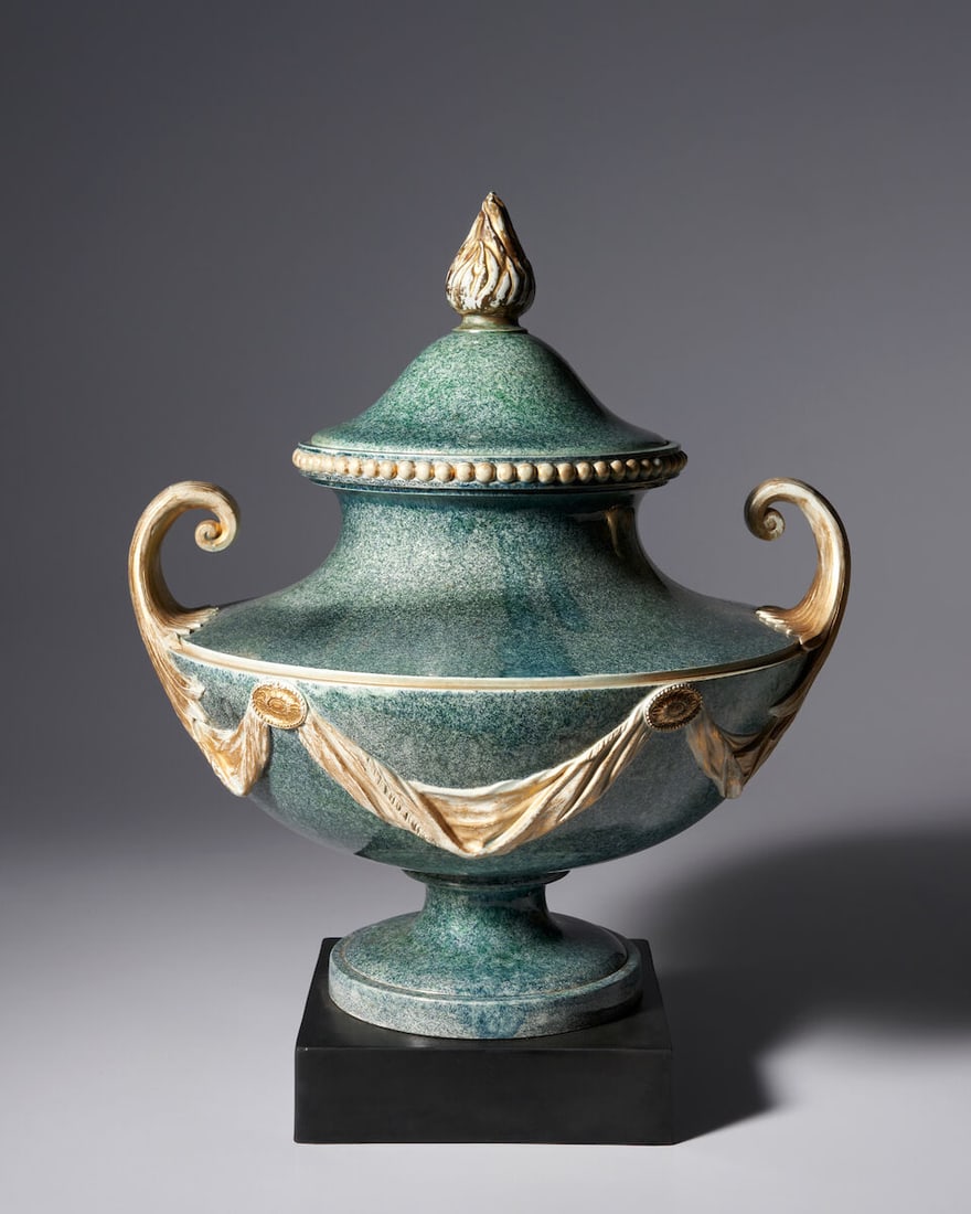 Large Size Wedgwood & Bentley Porphyry Vase and Cover, England, c. 1775, - 4