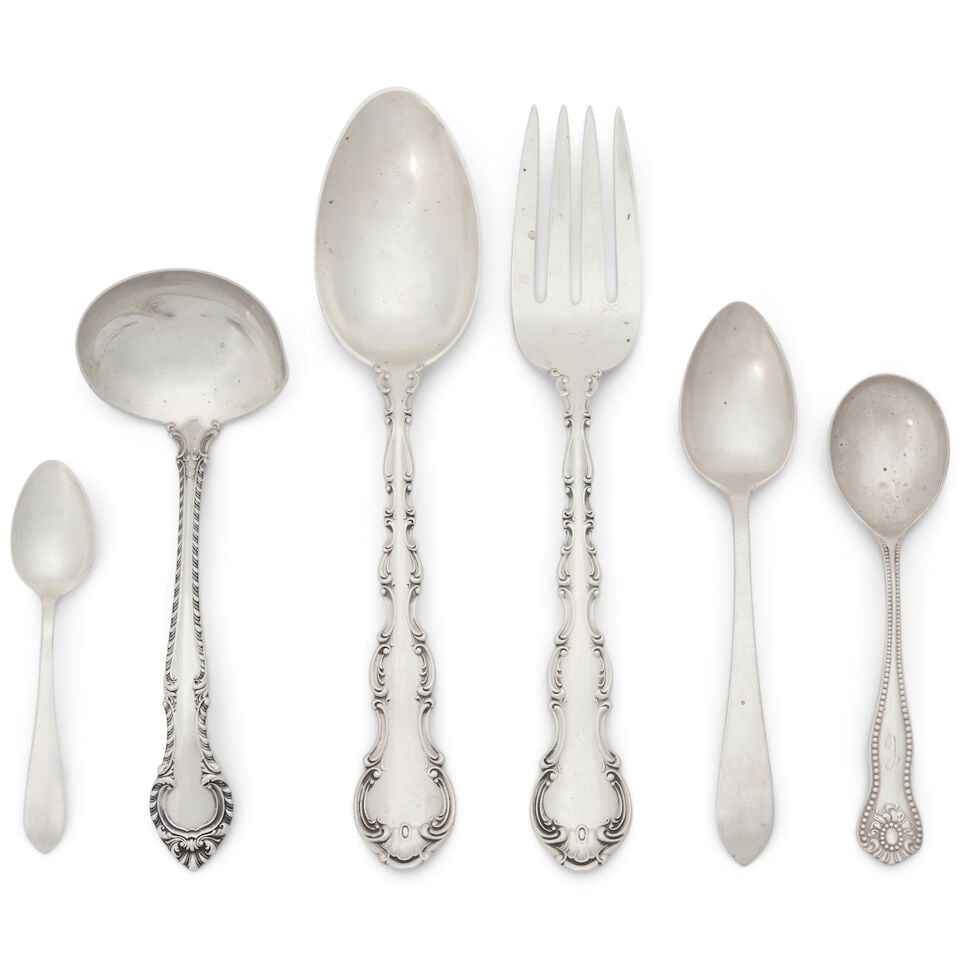 Lunt 'Early American' Sterling Silver Flatware Service,: Lunt 'Early American' Sterling Silver Flatware Service, Greenfield, Massachusetts, 20th century, monogrammed, includes twelve of each: hollow handle dinner knives, hollow handle luncheon knives,