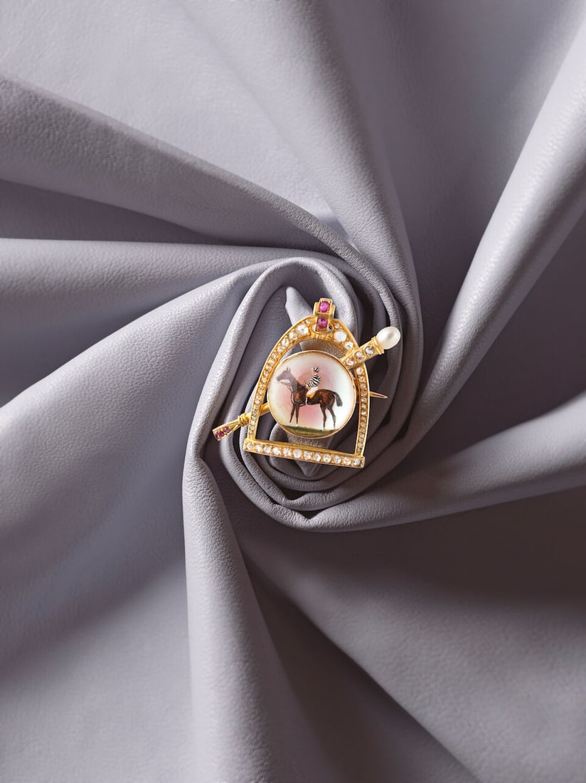 RUBY, PEARL AND DIAMOND 'HORSEMAN' PENDANT/BROOCH BROCHE/PENDENTIF 'CAVALIER' RUBIS, PERLE ET DI...: RUBY, PEARL AND DIAMOND 'HORSEMAN' PENDANT/BROOCH BROCHE/PENDENTIF 'CAVALIER' RUBIS, PERLE ET DIAMANTS • French import marks for 18 carat yellow gold (750 ‰) • Circular and oval-cut 