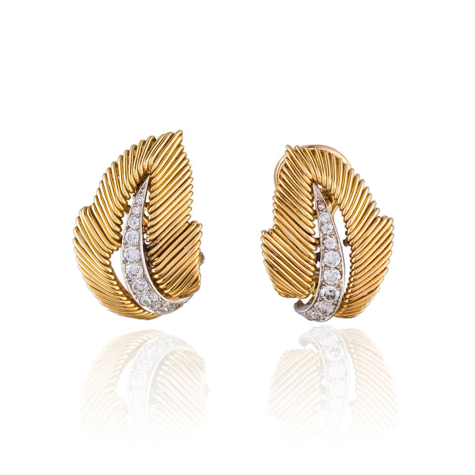 PAIR OF DIAMOND EARCLIPS PAIRE DE CLIPS D'OREILLES DIAMANTS: PAIR OF DIAMOND EARCLIPS PAIRE DE CLIPS D'OREILLES DIAMANTS • French import marks for 18 carat yellow gold (750 ‰) and platinum (850 ‰) • Numerous brilliant-cut diamonds weighi