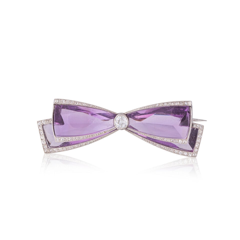 AMETHYST AND DIAMOND 'BOW' BROOCH BROCHE 'NŒUD' AMÉTHYSTE ET DIAMANTS (1 of 2)