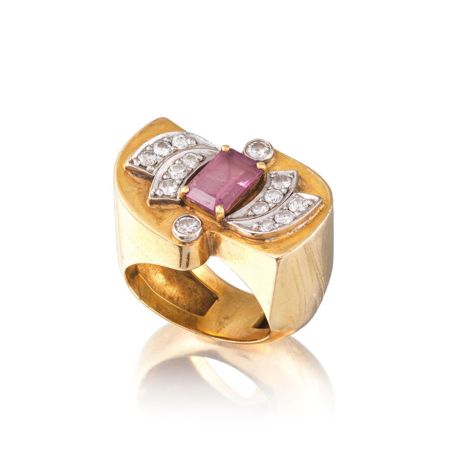 TOURMALINE AND DIAMOND RING BAGUE TOURMALINE ET DIAMANTS: TOURMALINE AND DIAMOND RING BAGUE TOURMALINE ET DIAMANTS • French import mark for 18 carat yellow and white gold (750 ‰) • Rectangular shaped tourmaline weighing approximately 1.60 c