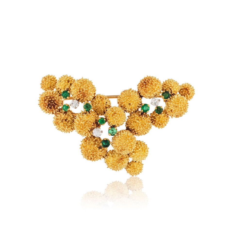 EMERALD AND DIAMOND BROOCH BROCHE ÉMERAUDES ET DIAMANTS: EMERALD AND DIAMOND BROOCH BROCHE ÉMERAUDES ET DIAMANTS • Exempt for 18 carat gold (750 ‰) and for the claws in 9 carat gold (375 ‰) • 9 circular-cut emeralds weighing app