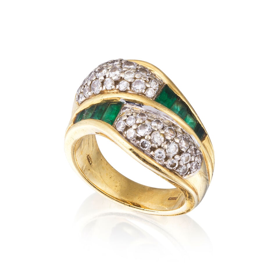EMERALD AND DIAMOND RING BAGUE ÉMERAUDES ET DIAMANTS (1 of 2)