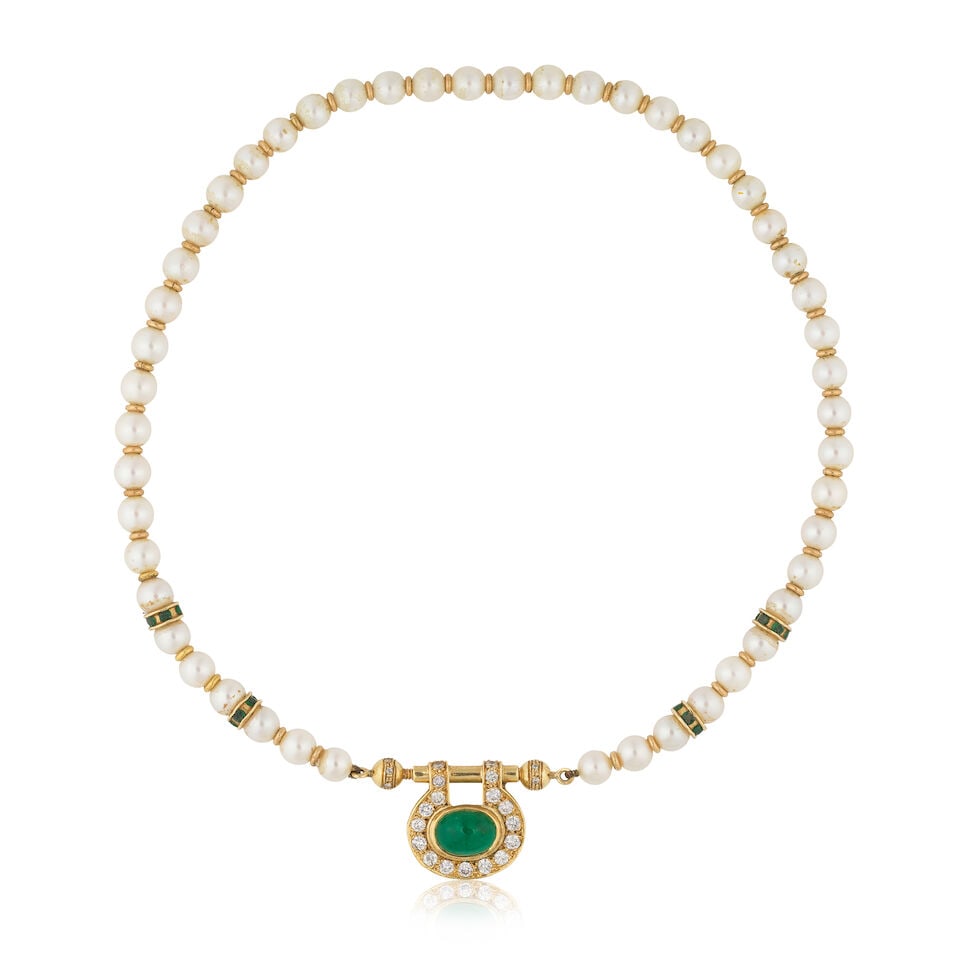 CULTURED PEARL, EMERALD AND DIAMOND NECKLACE COLLIER PERLES DE CULTURE, ÉMERAUDES ET DIAMANTS: CULTURED PEARL, EMERALD AND DIAMOND NECKLACE COLLIER PERLES DE CULTURE, ÉMERAUDES ET DIAMANTS • French import marks for 18 carat yellow gold (750 ‰) for the clasp and 14 carat yellow