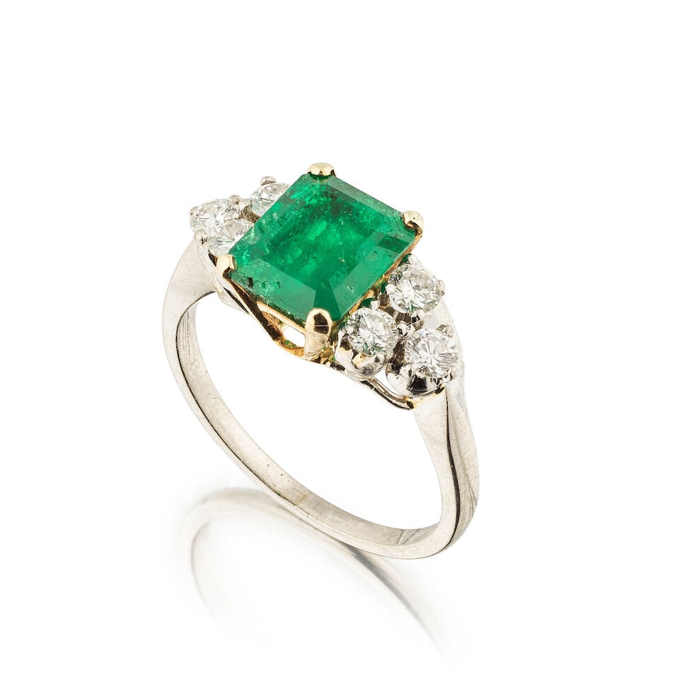 EMERALD AND DIAMOND RING BAGUE ÉMERAUDE ET DIAMANTS (1 of 3)