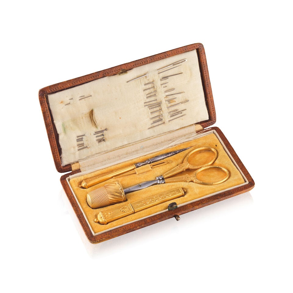 GOLD SEWING KIT NÉCESSAIRE À COUTURE EN OR (1 of 1)