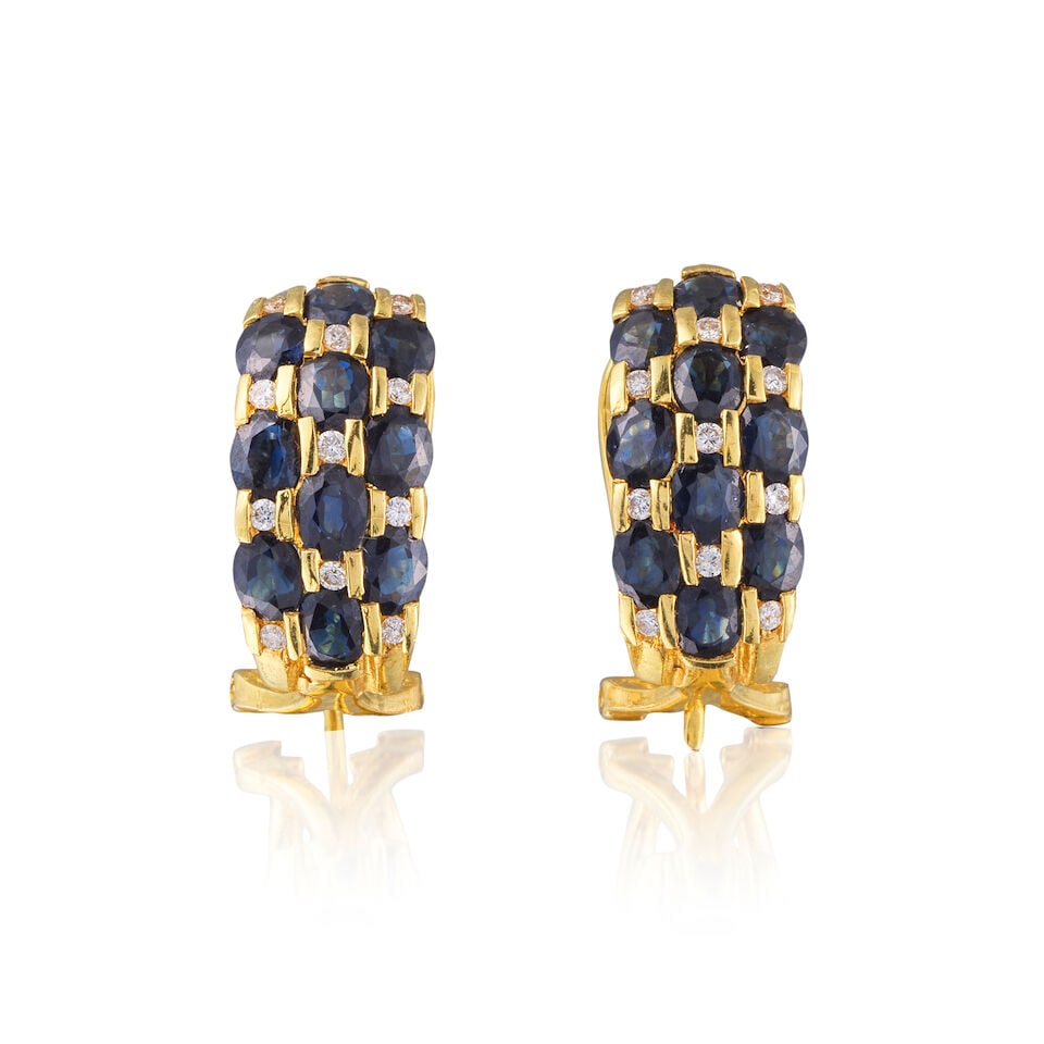 SAPPHIRE AND DIAMOND EARRINGS PAIRE DE BOUCLES D'OREILLES SAPHIRS ET DIAMANTS (1 of 2)
