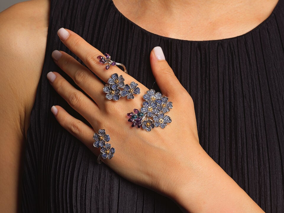 MORPHÉE JOAILLERIE: SAPPHIRE AND AMETHYST 'FLOWERS' HAND JEWEL MORPHÉE JOAILLERIE: BRA... - 2