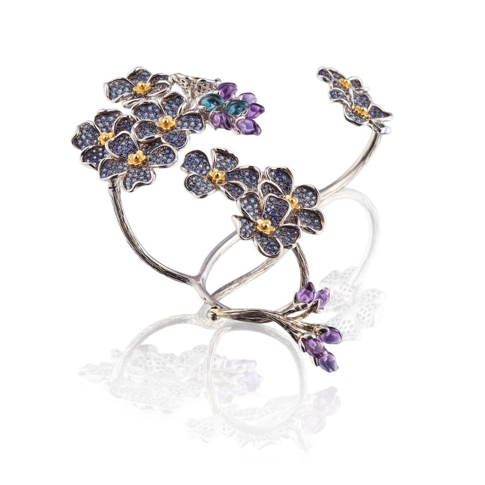 MORPHÉE JOAILLERIE: SAPPHIRE AND AMETHYST 'FLOWERS' HAND JEWEL MORPHÉE JOAILLERIE: BRA... - 4