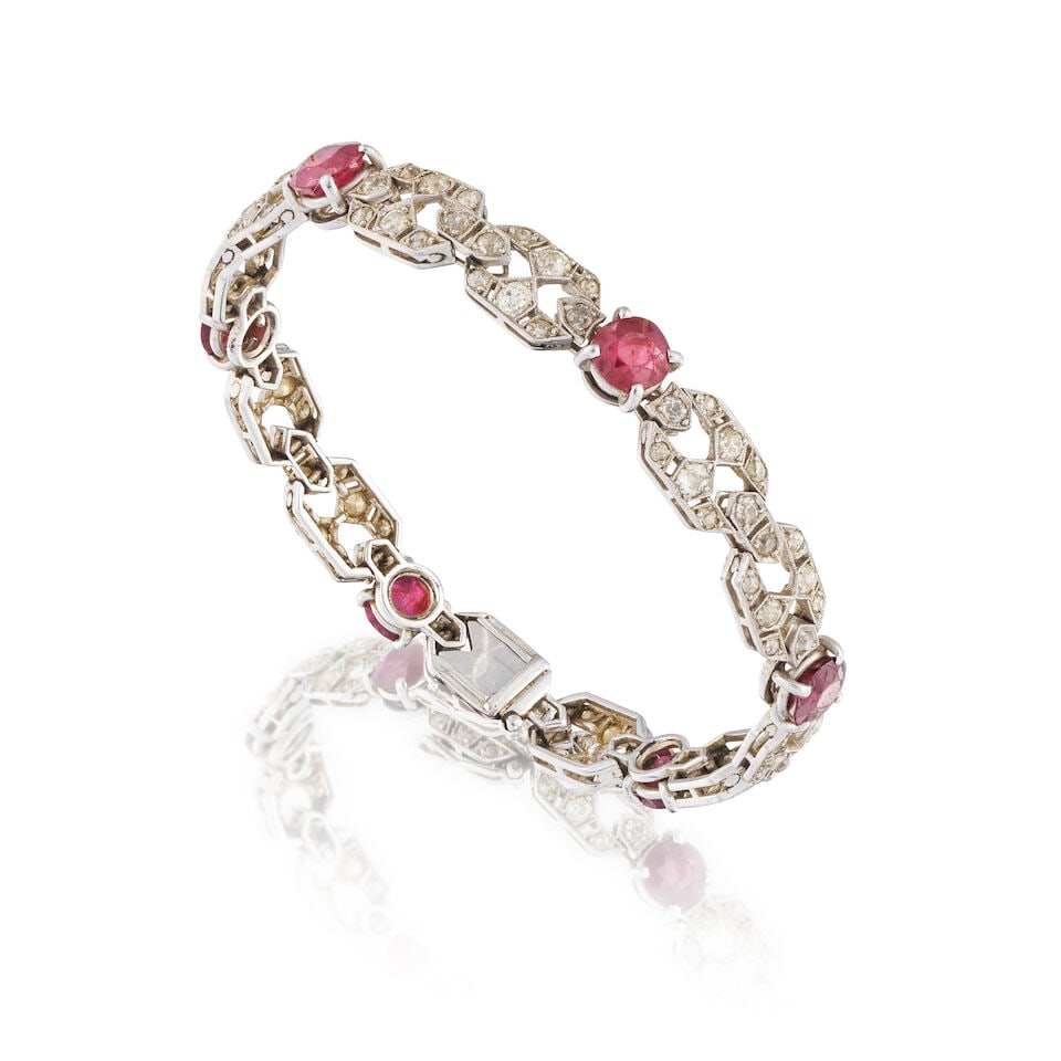 RUBY AND DIAMOND BRACELET, CIRCA 1950 BRACELET RUBIS ET DIAMANTS, CIRCA 1950 (1 of 3)