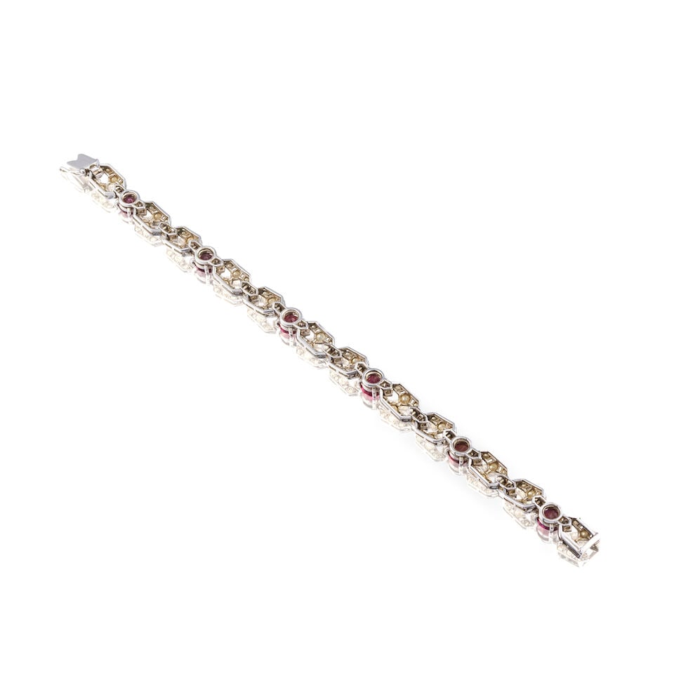 RUBY AND DIAMOND BRACELET, CIRCA 1950 BRACELET RUBIS ET DIAMANTS, CIRCA 1950 - 2