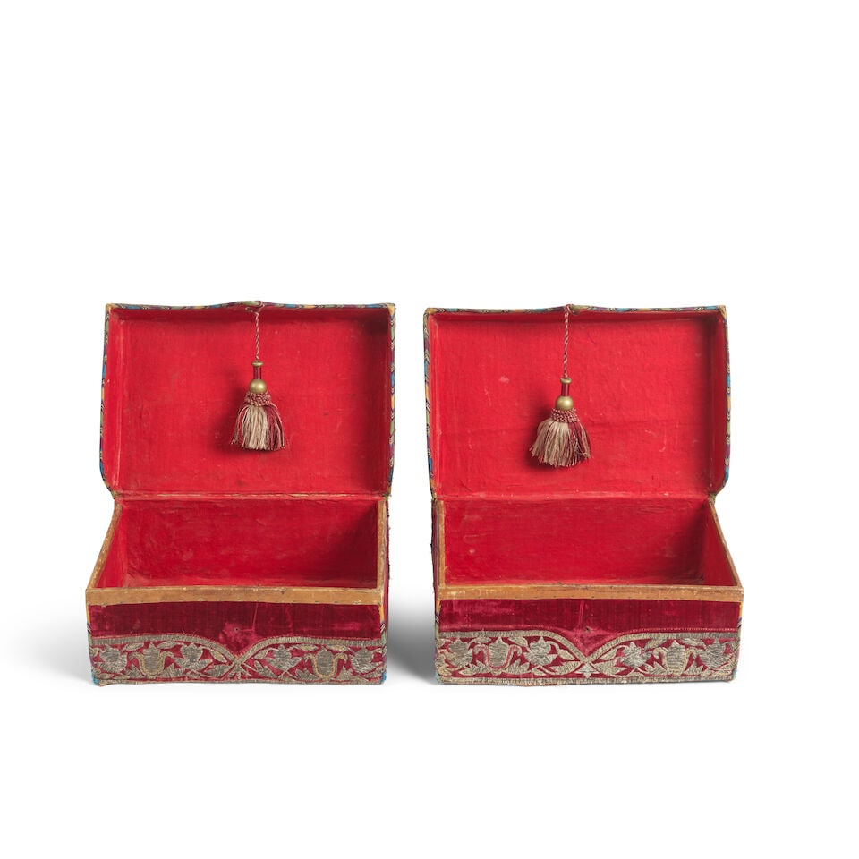 A pair of Qajar metal-thread embroidered velvet mounted Qur'an boxes Persia, 19th Century (2) - 3