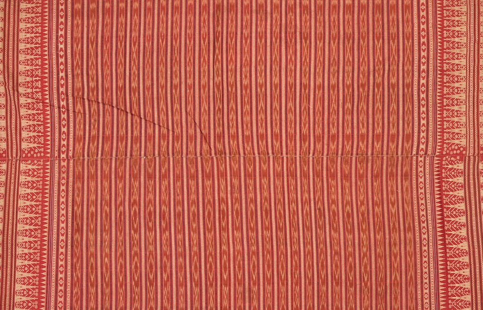 A collection of three Sumatra, silk shoulder cloths Early 20th century (3) - 7