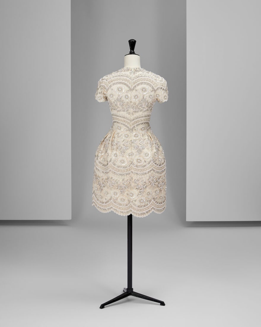 Ralph & Russo Haute Couture: an Ivory and Silver Tulle Mini Dress Autumn/Winter 2015, Runway Look 5 - 2