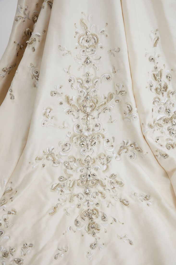 Ralph & Russo Haute Couture: an Off-White Silk Gazar Bridal Gown Spring/Summer 2019, Runway Look 54 - 3