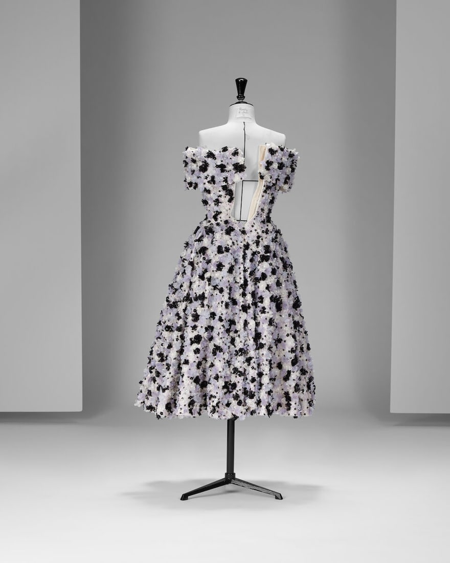 Ralph & Russo Haute Couture: a White Silk Organza Off-the-Shoulder Cocktail Dress Spring/Summer ... - 2