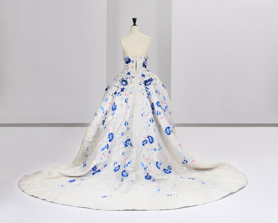 Ralph & Russo Haute Couture: a Hand-painted White Silk Gazar Gown Spring/Summer 2016, Runway Look 1 - 2