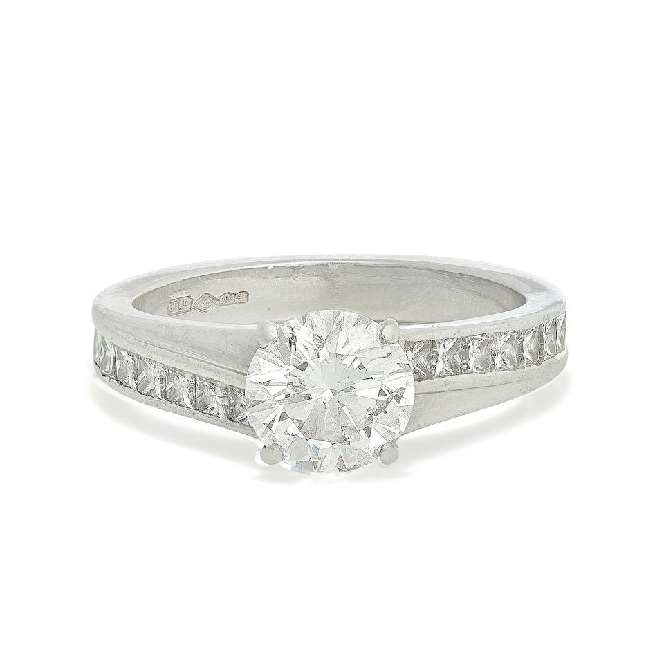 DIAMOND SINGLE-STONE RING (1 of 3)