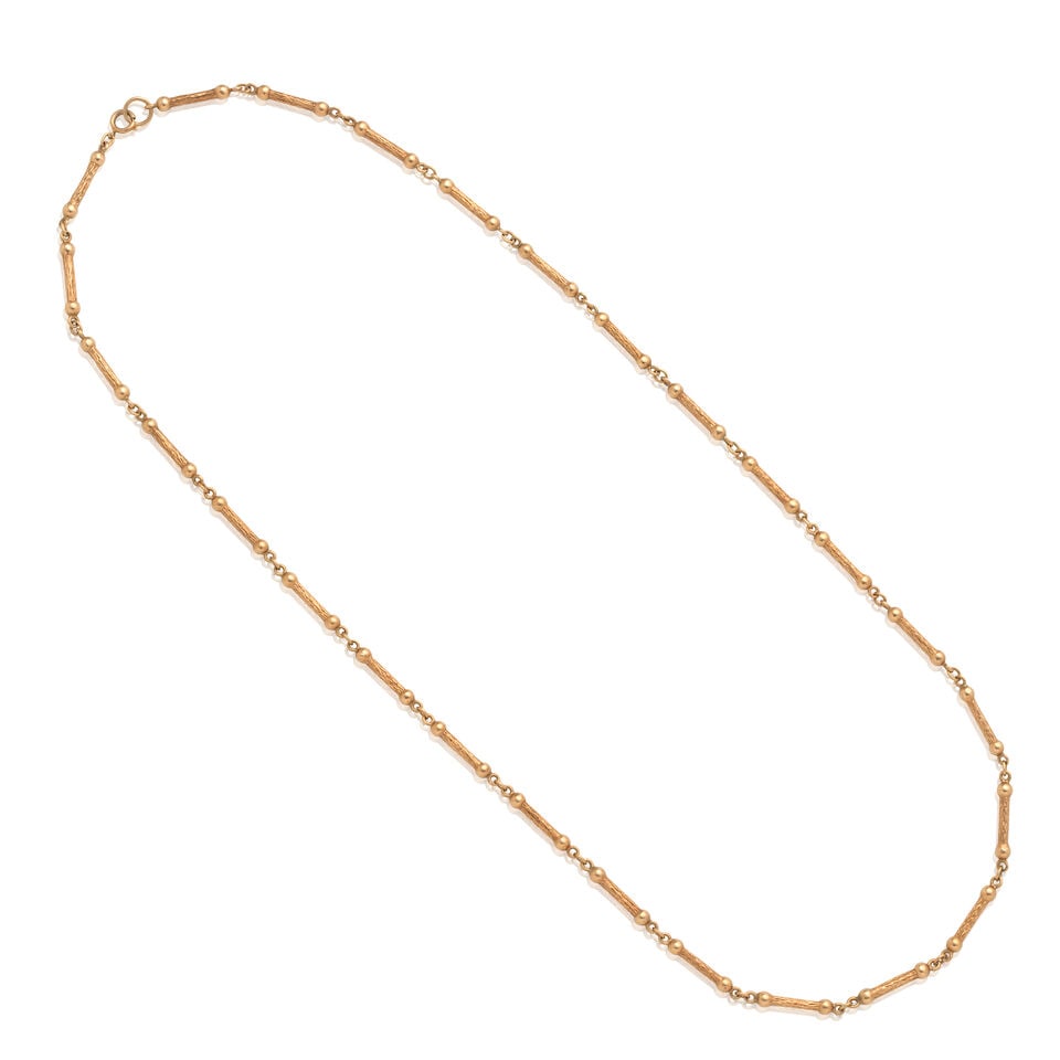 GOLD CHAIN, 1979: GOLD CHAIN, 1979 9 carat gold London hallmark Length 71.5cm Weight approx. 44.0g Footnotes: OVERALL CONDITION 9 carat gold with light surface wear, maker's mark PM, London hallmark, 375, date letter