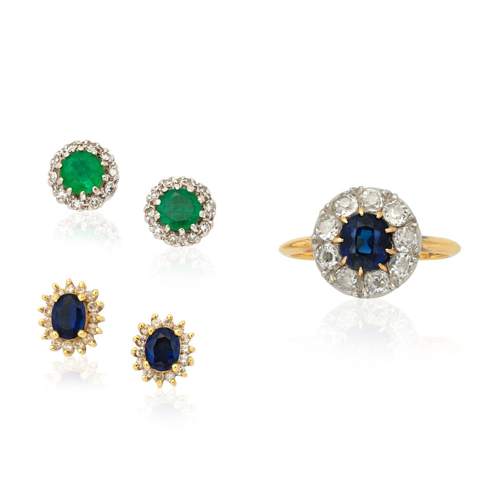 SAPPHIRE AND DIAMOND RING, EARRINGS AND EMERALD AND DIAMOND EARRINGS (3) (3): SAPPHIRE AND DIAMOND RING, EARRINGS AND EMERALD AND DIAMOND EARRINGS (3) 1st: Sapphire and diamond ring Cushion-shaped sapphire Old cushion-shaped diamonds Ring size approx. J 2nd: Sapphire and