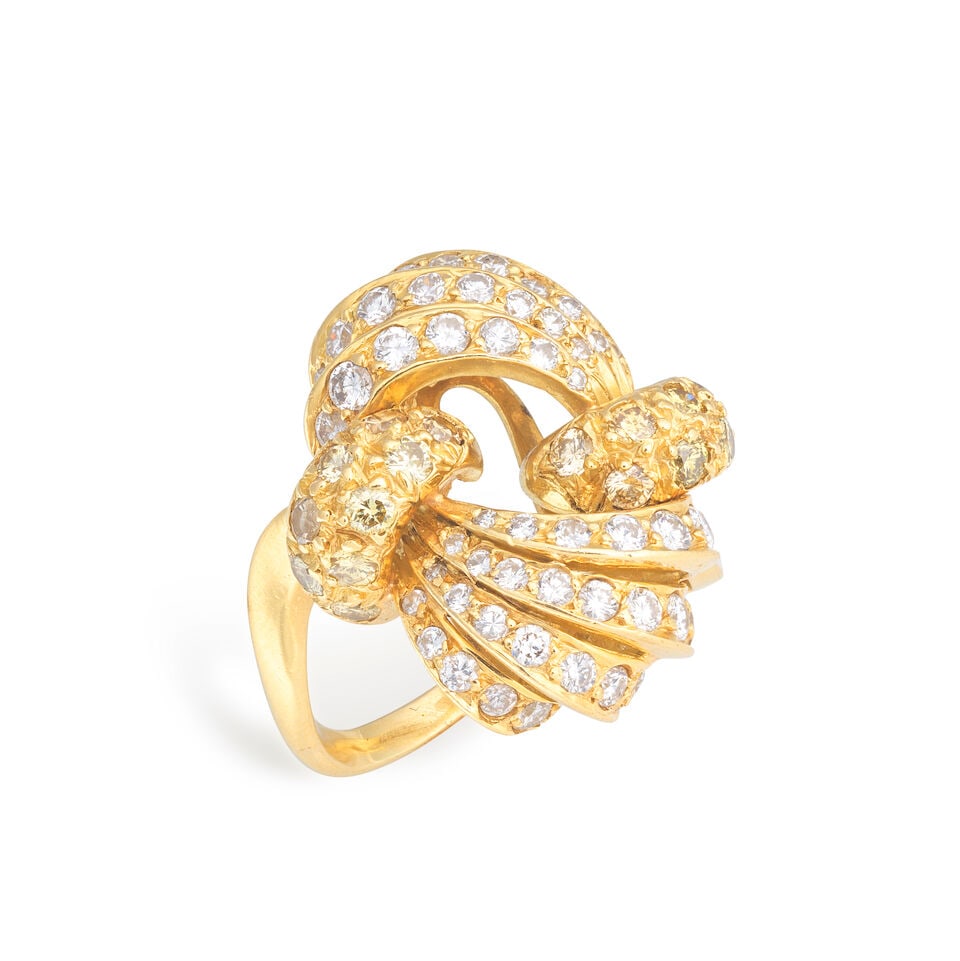 DIAMOND AND COLOURED DIAMOND RING (1 of 4)