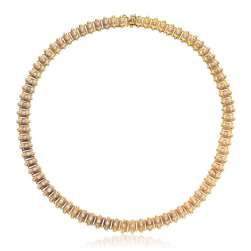 HALF PEARL NECKLACE, CIRCA 1900: HALF PEARL NECKLACE, CIRCA 1900 Half pearls Length 42.0cm Weight approx. 30.0g Footnotes: OVERALL CONDITION Some surface wear to metal with some small areas of discolouration commensurate with age. Un