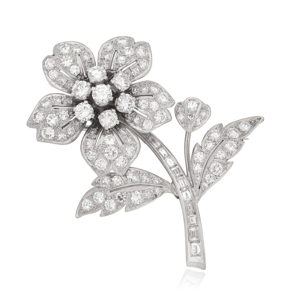DIAMOND FLOWER BROOCH: DIAMOND FLOWER BROOCH Brilliant, single and step-cut diamonds, approx. 4.85cts total Length 5.2cm Weight approx. 16.0g Footnotes: OVERALL CONDITION Light surface wear to unhallmarked metal (testing