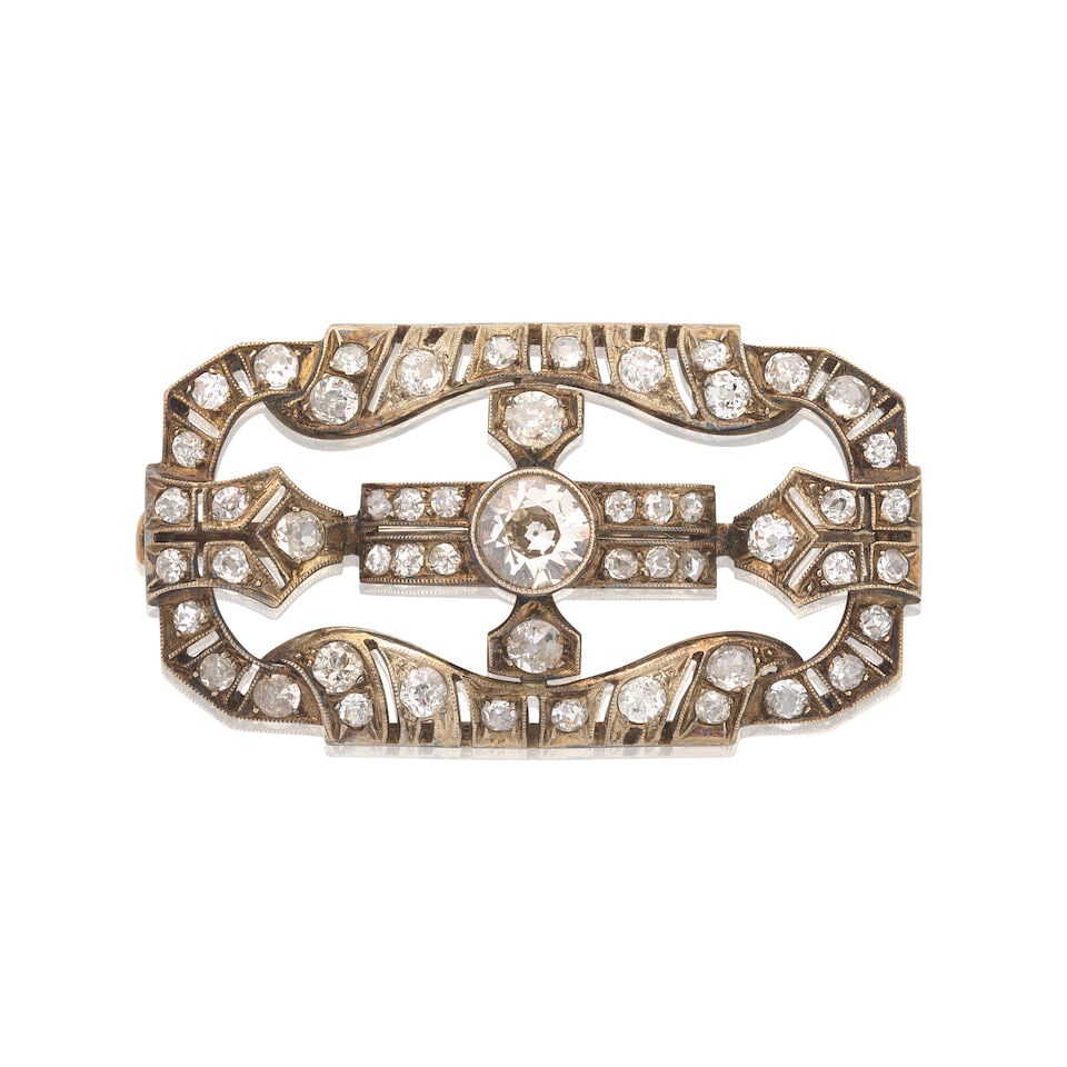 DIAMOND BROOCH: DIAMOND BROOCH Brilliant, single and old-cut diamonds, approx. 1.70cts Length 3.8cm Weight approx. 6.5g Footnotes: OVERALL CONDITION Light surface wear with eye visible discolouration to unhallmarked