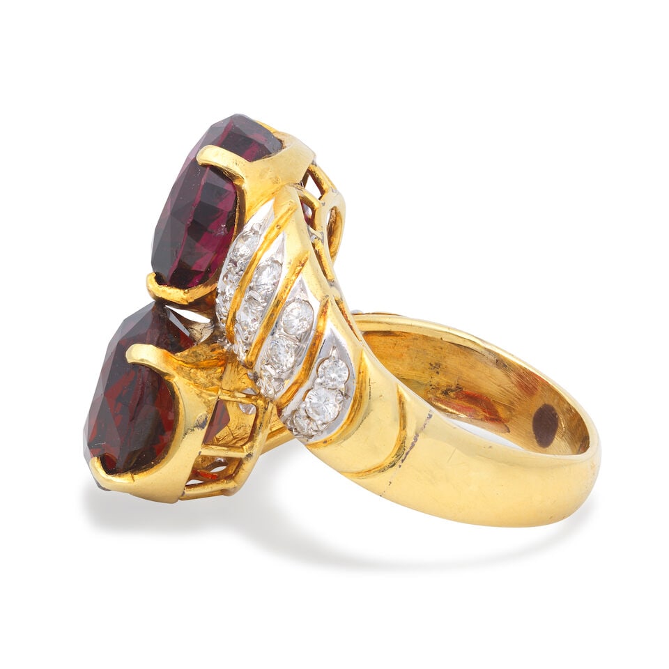 GARNET AND DIAMOND RING - 3