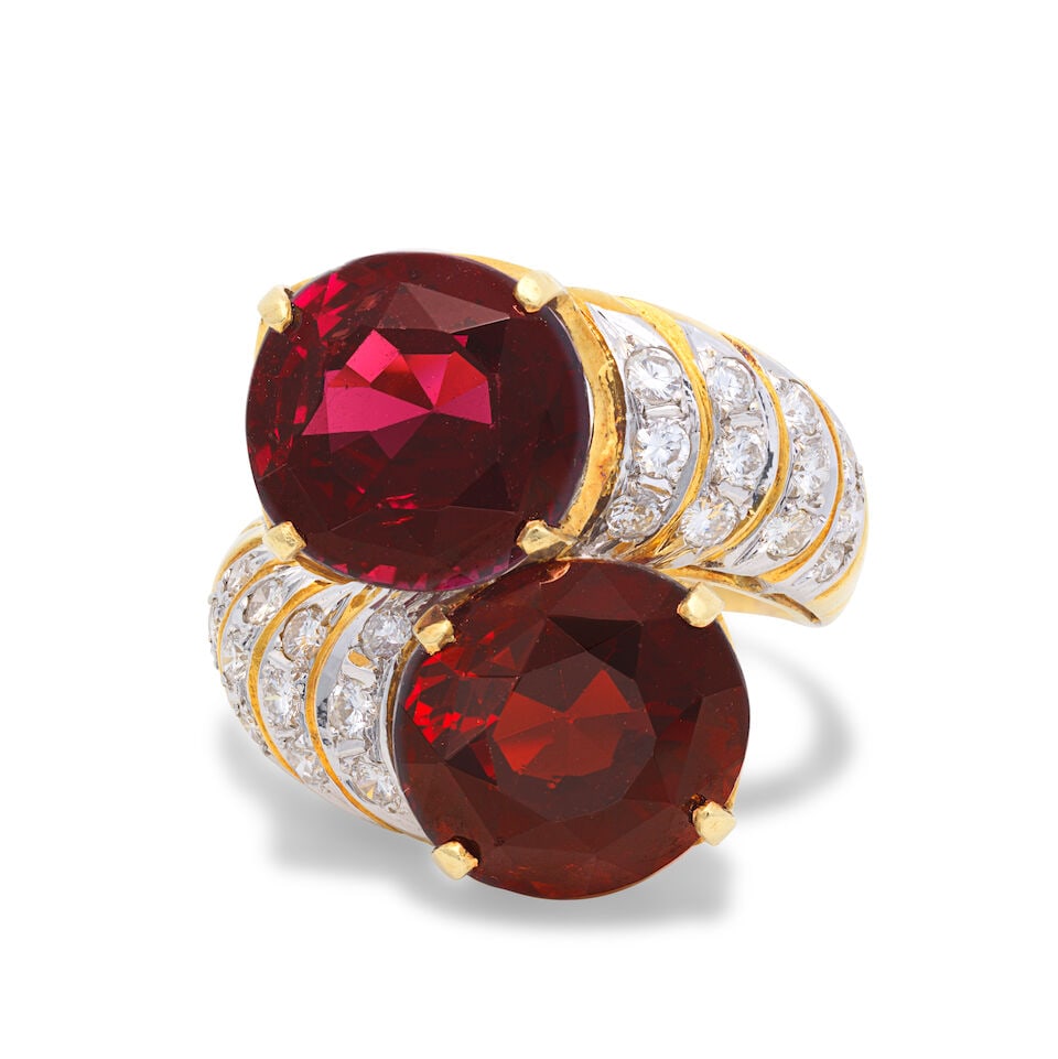 GARNET AND DIAMOND RING - 4