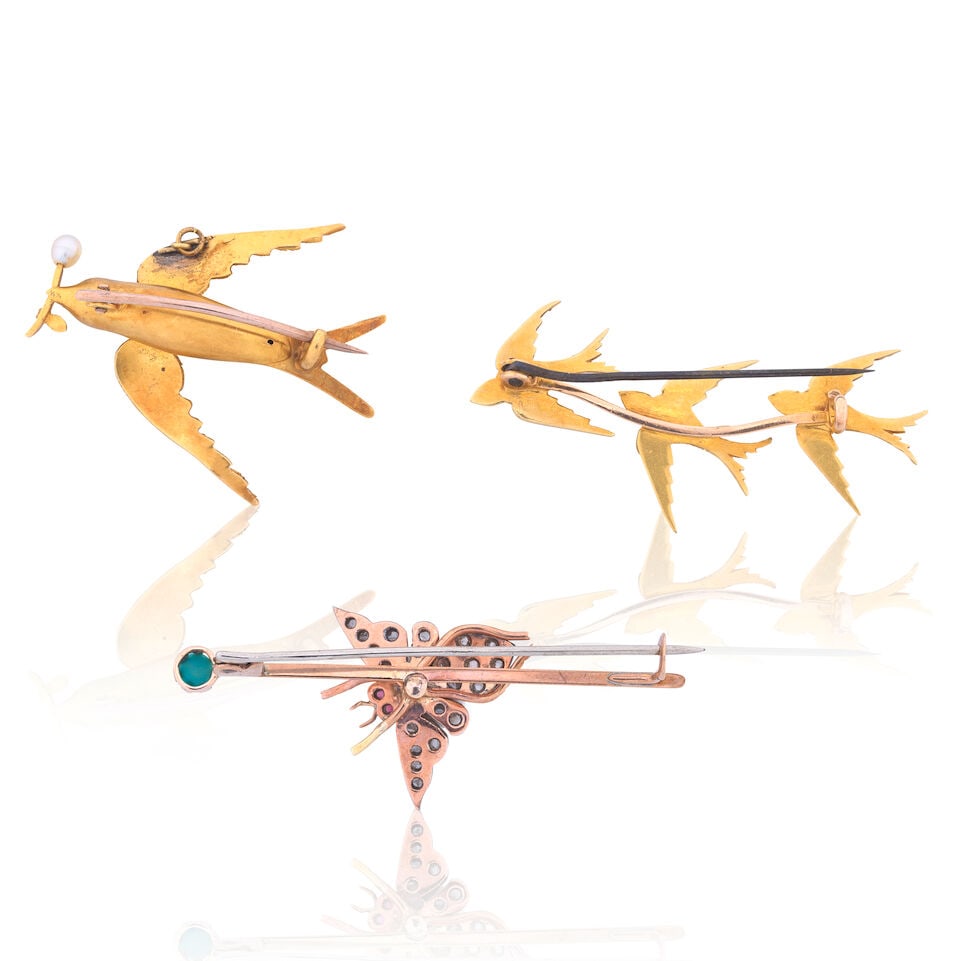 THREE GEM-SET BROOCHES - 2