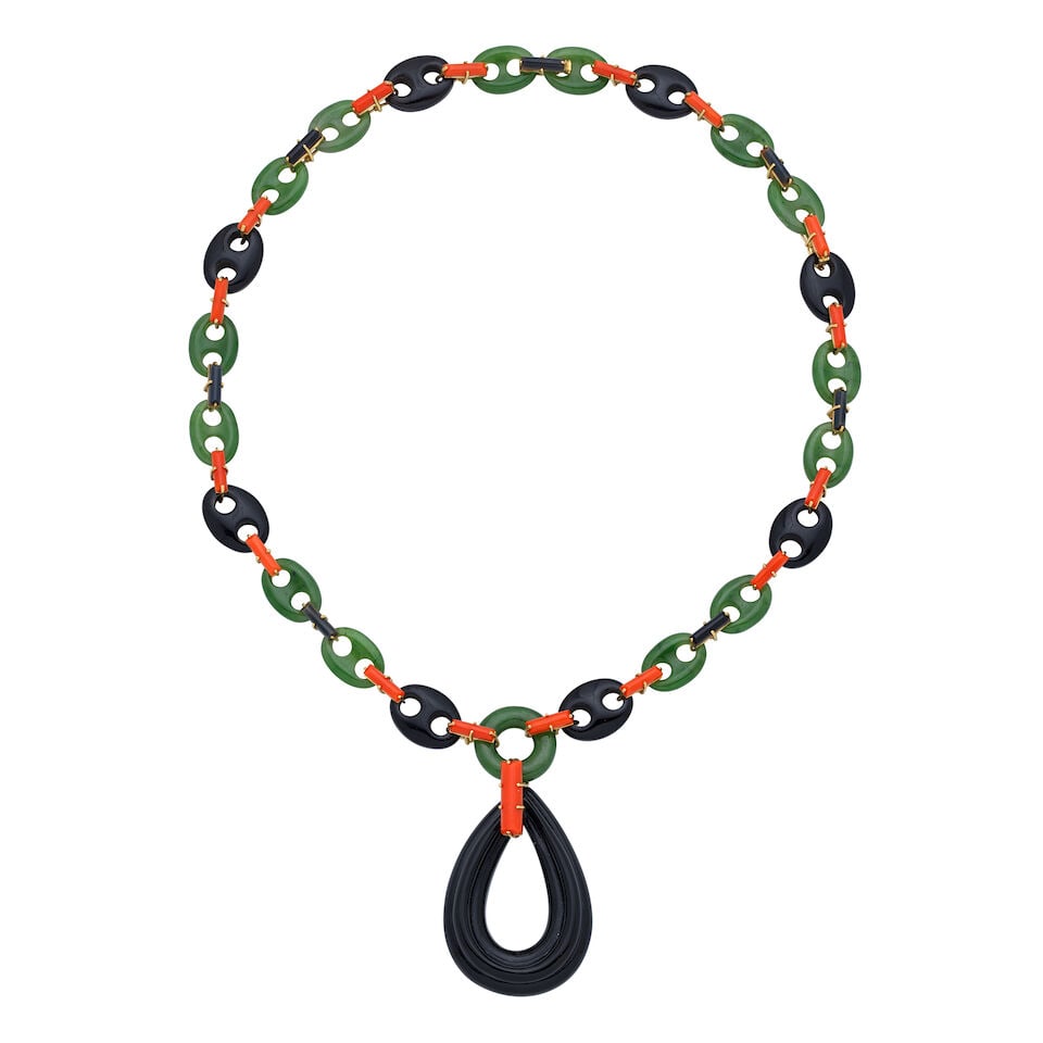 NEPHRITE, CORAL AND ONYX NECKLACE: NEPHRITE, CORAL AND ONYX NECKLACE Carved nephrite, onyx and coral corallium rubrum Length 53.0cm Weight 66.0g Footnotes: Please note this lot will be subject to US Fish and Wildlife inspection if imp