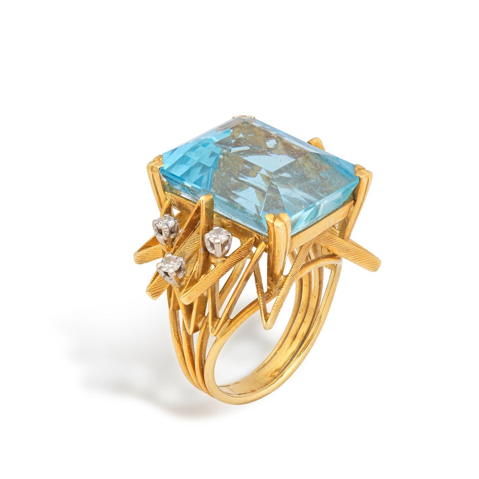 AQUAMARINE AND DIAMOND RING: AQUAMARINE AND DIAMOND RING Octagonal step-cut aquamarine Single-cut diamonds Ring size approx. H½ Weight approx. 10.0g Footnotes: OVERALL CONDITION Light surface wear to unhallmarked metal testi