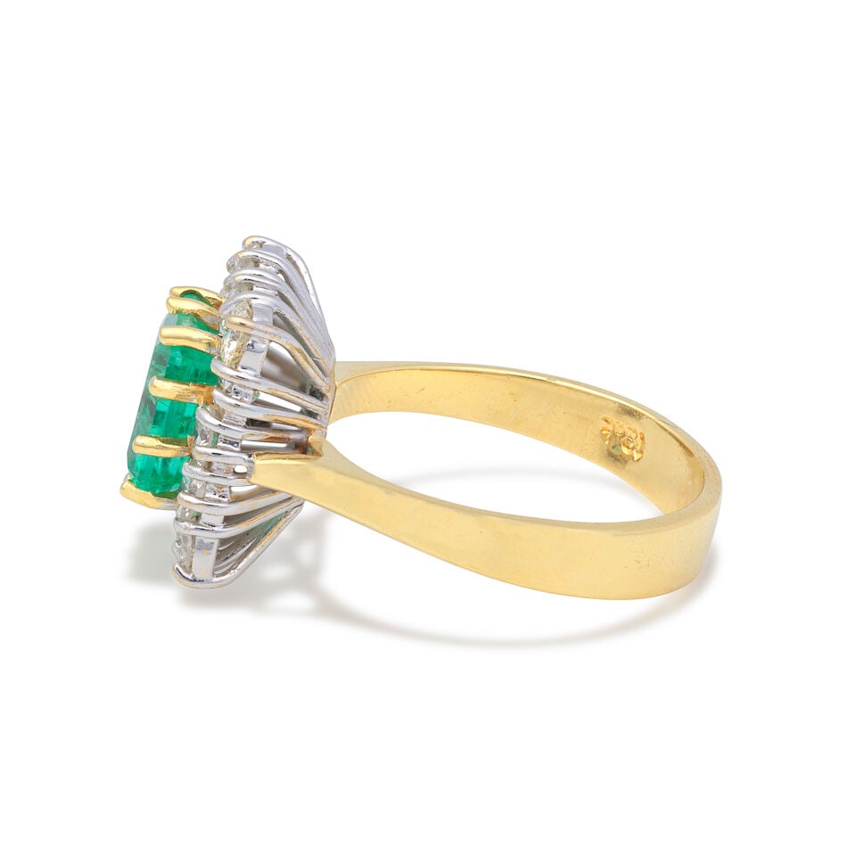 EMERALD AND DIAMOND RING - 3