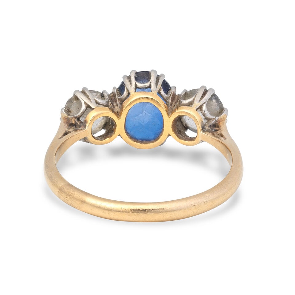 SAPPHIRE AND DIAMOND RING - 2