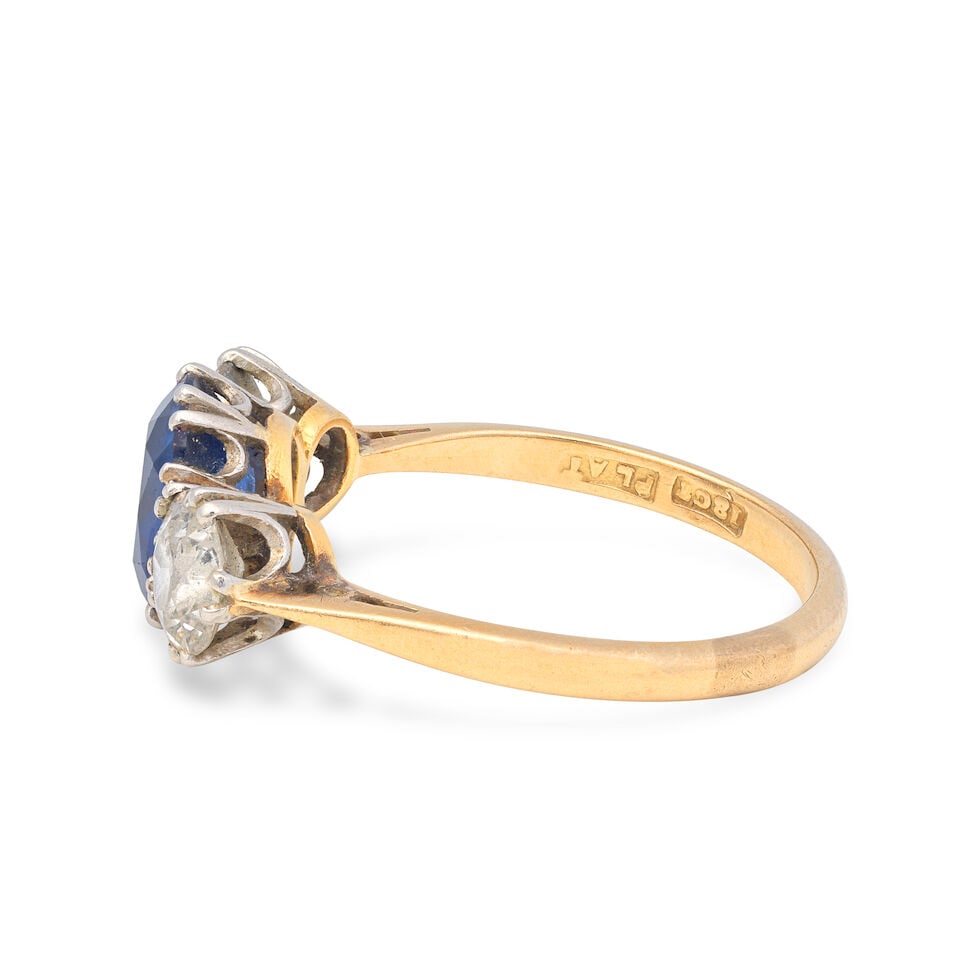 SAPPHIRE AND DIAMOND RING - 3