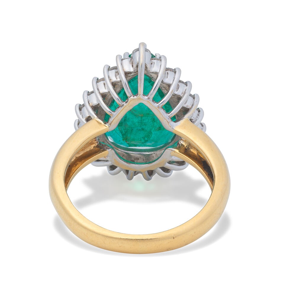 EMERALD AND DIAMOND RING - 2