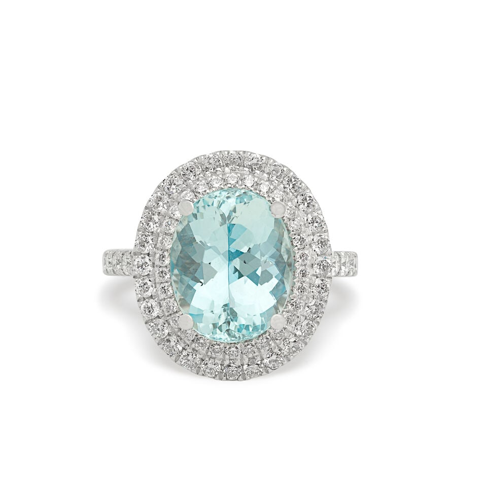 AQUAMARINE AND DIAMOND RING: AQUAMARINE AND DIAMOND RING Oval-cut aquamarine, approx. 3.50cts Brilliant-cut diamonds, approx. 0.85ct total Platinum UK hallmark, European convention mark Ring size approx. M½ Weight approx. 8.
