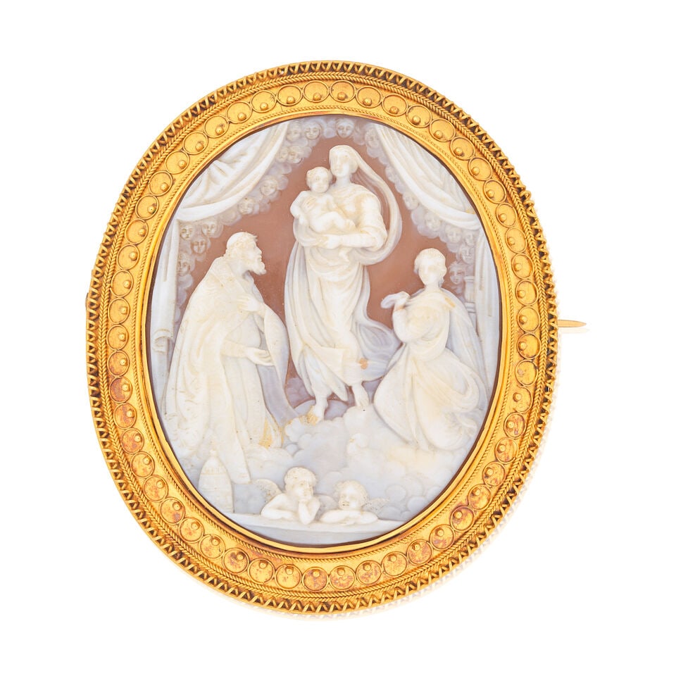 SHELL CAMEO BROOCH: SHELL CAMEO BROOCH Carved shell of classical scene Length approx. 7.0cm Weight approx. 20.0g Fitted case Footnotes: Please note this lot will be subject to US Fish and Wildlife inspection if imported